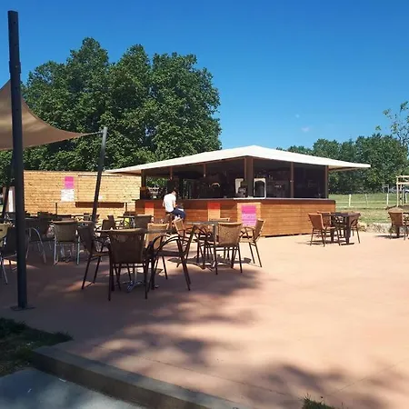 Les Bambous - Rez De Jardin Centre - Parking Privatif, Wifi * Millau